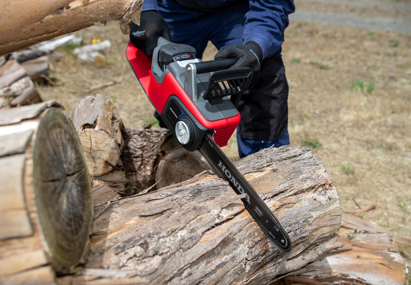 First Ever Battery Honda Chainsaw