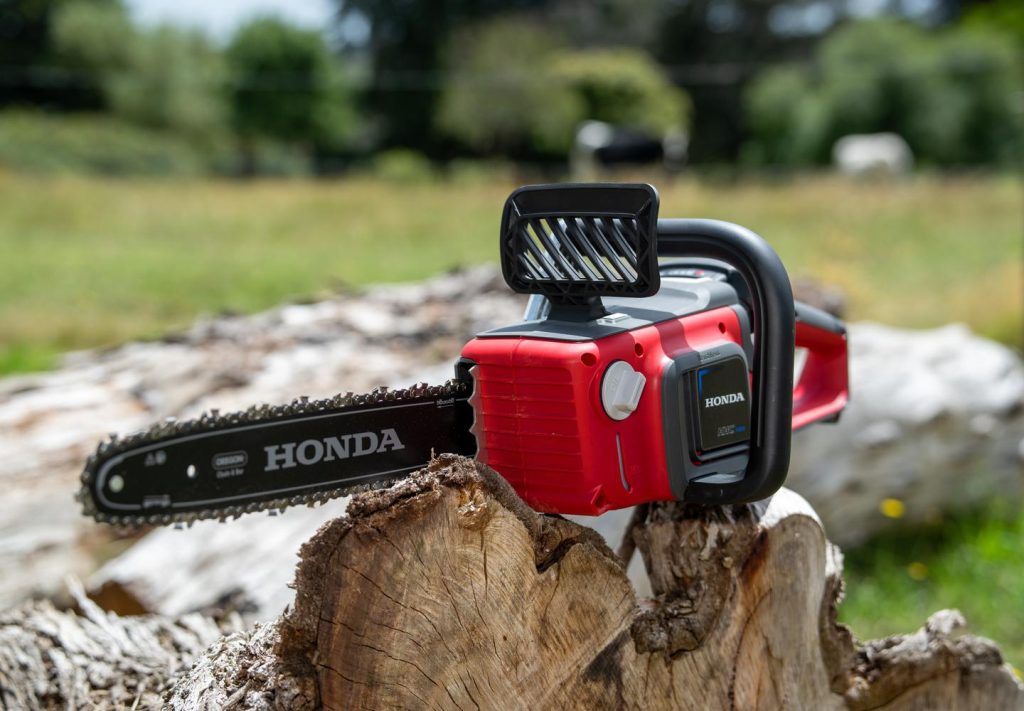 Honda’s HHC36BXB Chainsaw Battery Powered